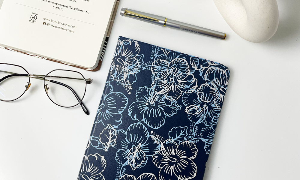 BatikInspiredNotebook_NavyHibiscus_1_58c321c4-b914-4e54-9f92-0c58fc939047.png