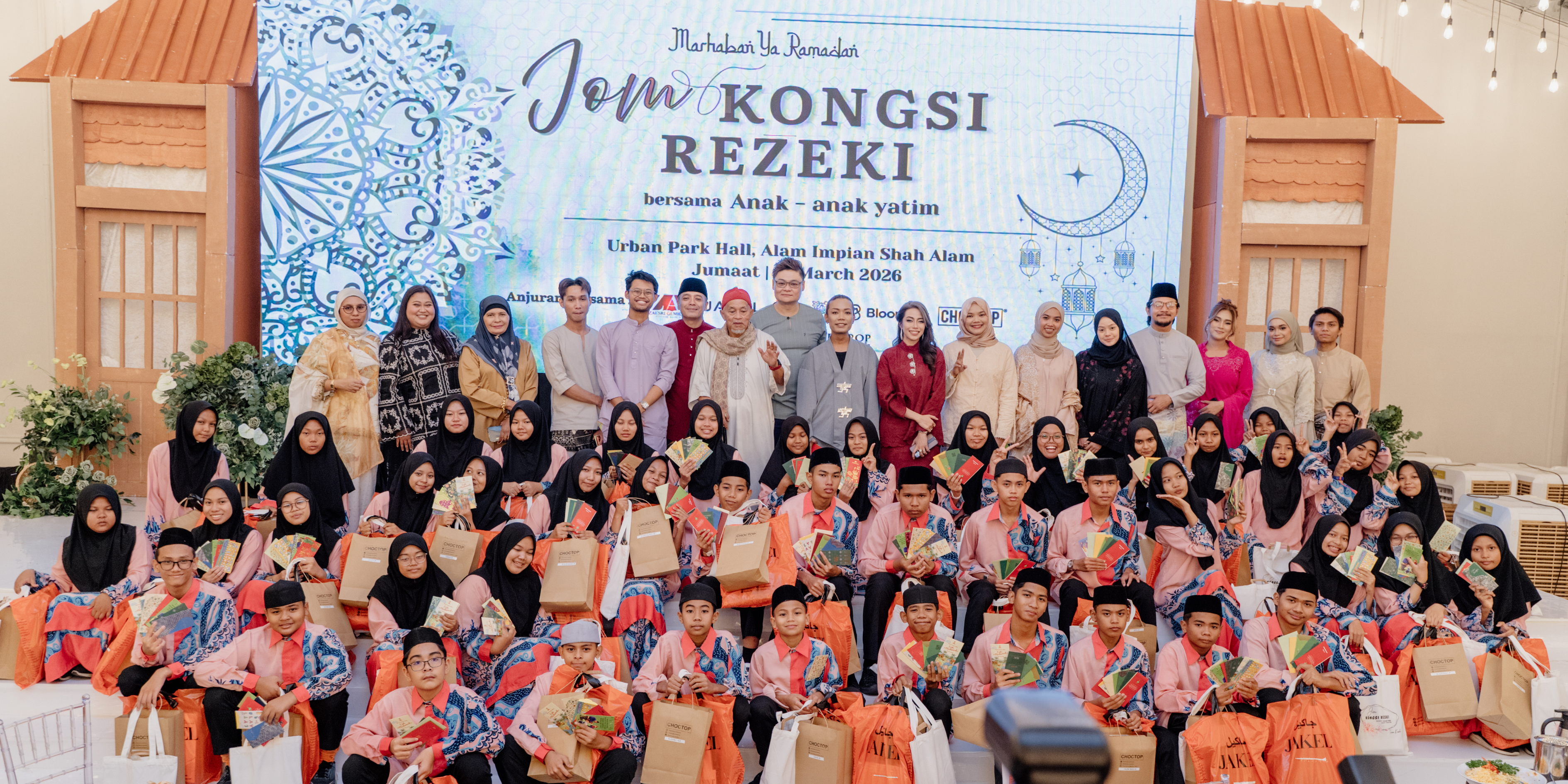 Group photo of participants at Jom Kongsi Rezeki Ramadan programme