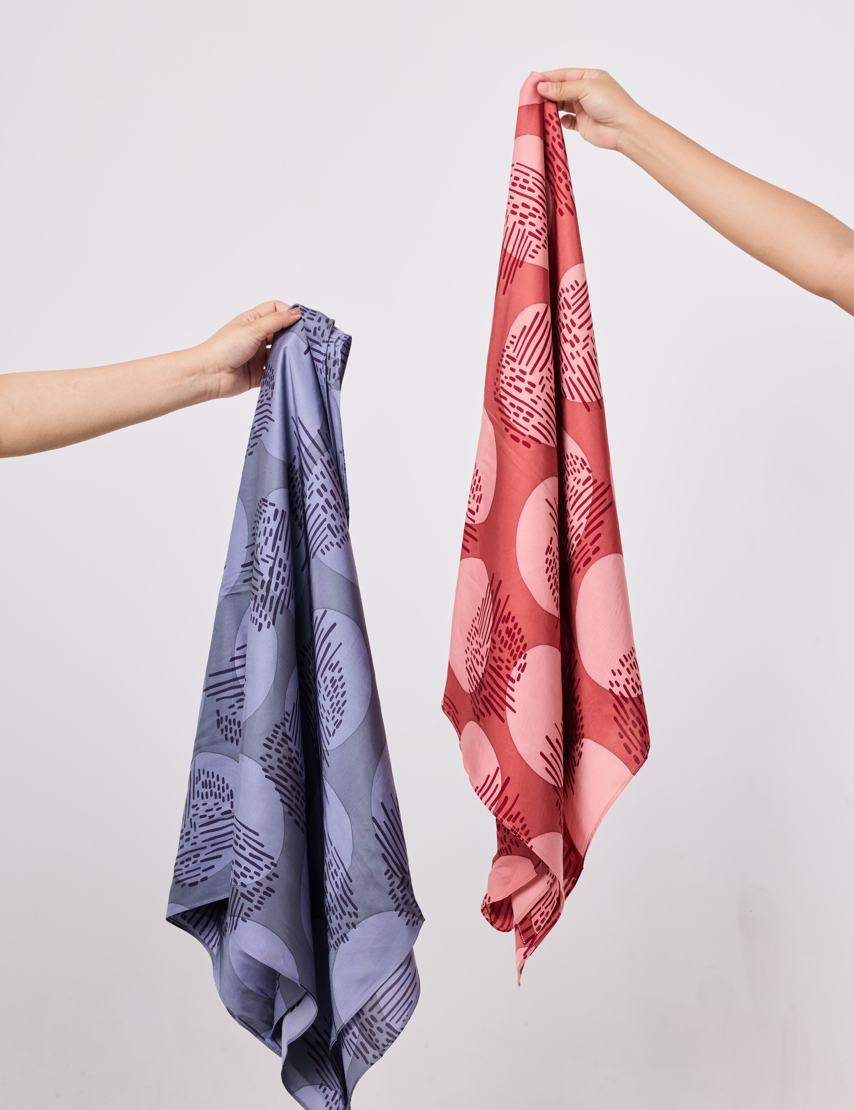 Silk vs Cotton: Which Batik Fabric Survives Humidity Better?
