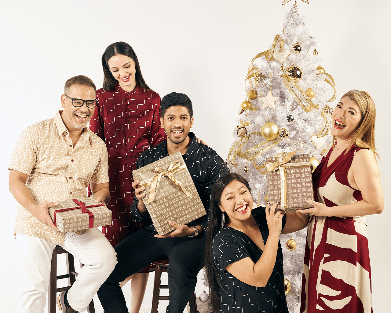 🎉🎄✨ You're Invited: Batik Boutique Holiday Party! ✨🎄🎉