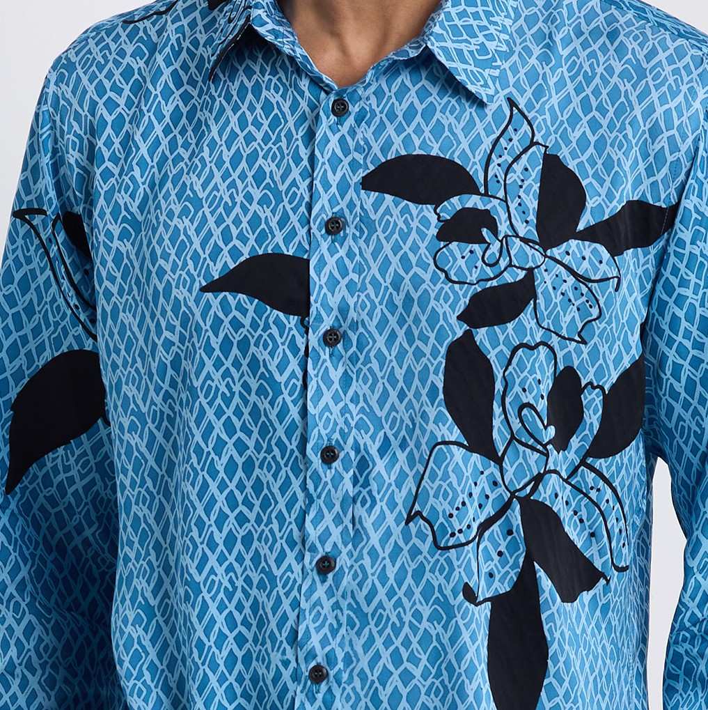 zoom in photo of long sleeve blooming lace in azure 