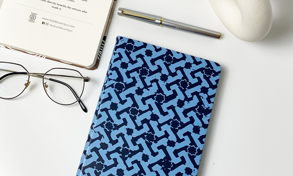 Batik-Inspired_Notebook_-_Midnight_Arabesque_Pen_3.png