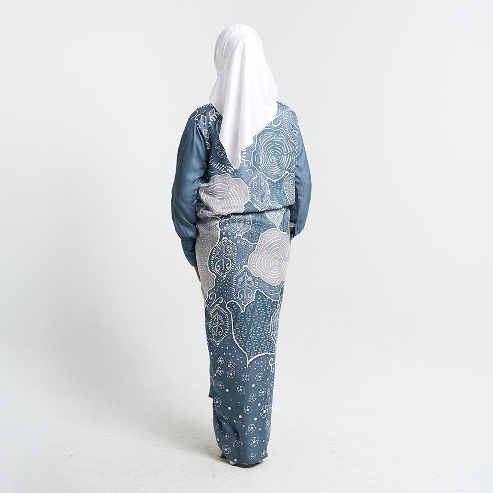 back facing view of the batik craftan pareo 