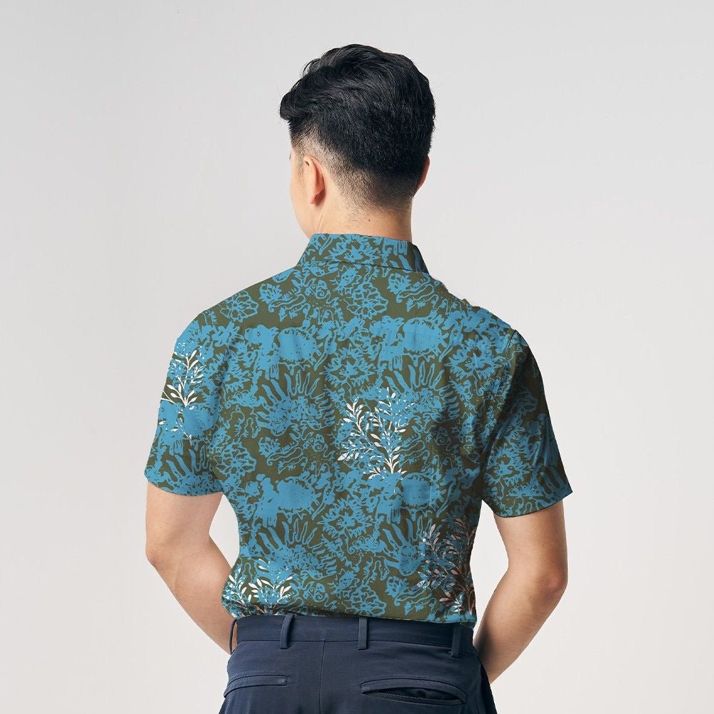back view of the Man wearing cyan rumpai