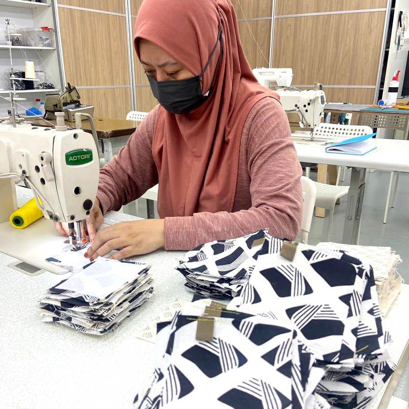 Batik Coaster Set (Reversible) - Black Nasi Lemak - Batik Boutique