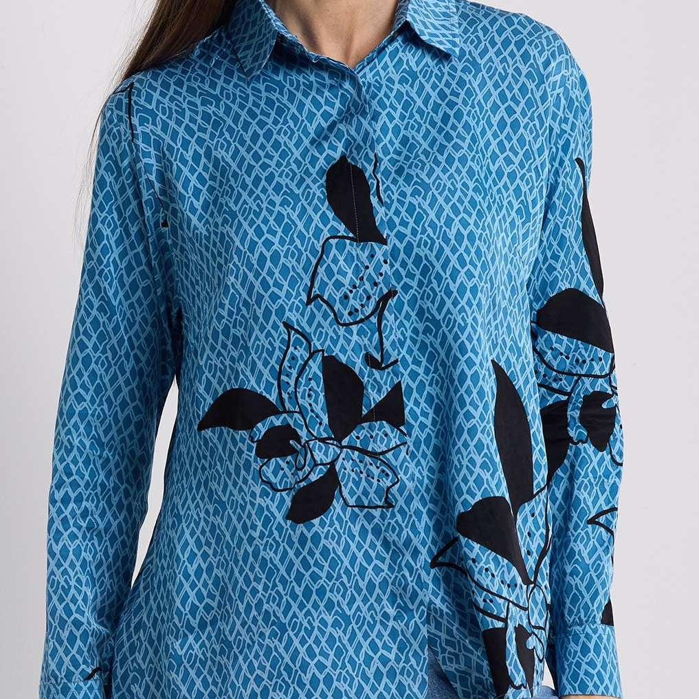 Close up of the women's azure blooming lace shirt