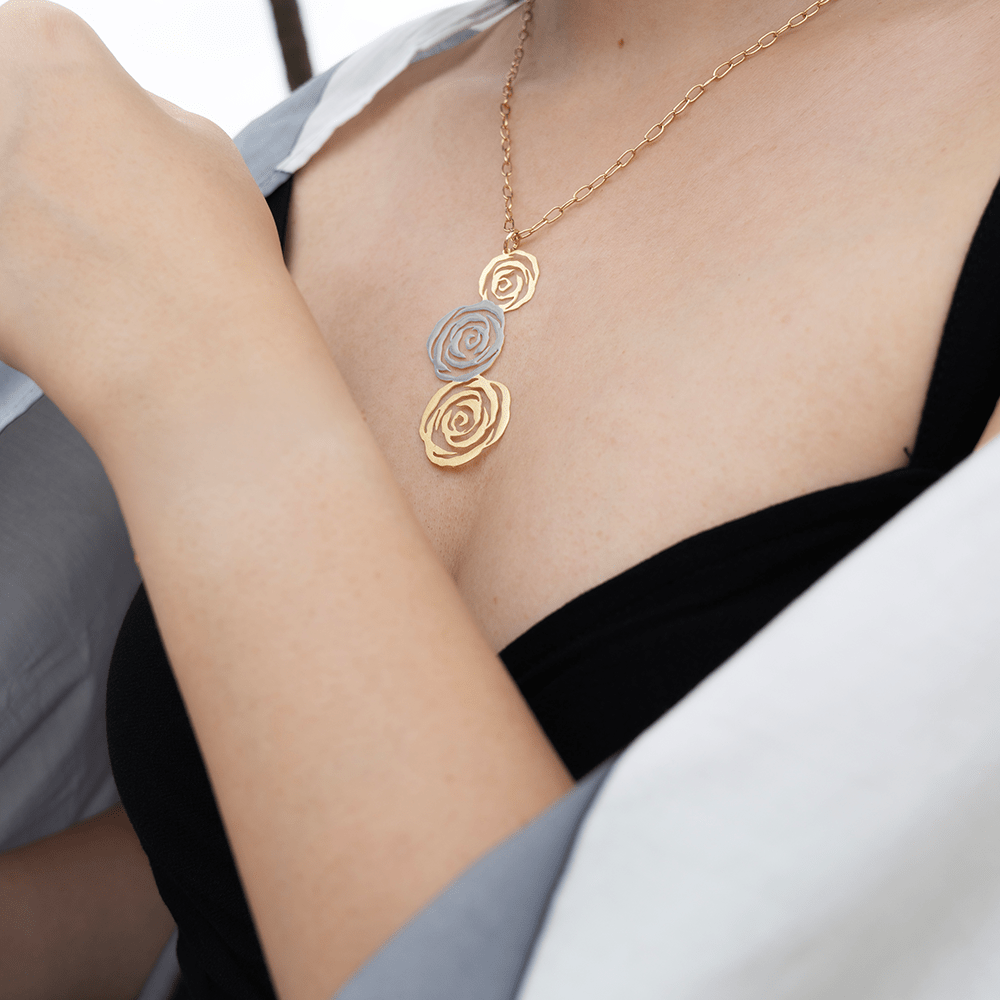 EmbraceJewellery-RoseNecklace_2.png