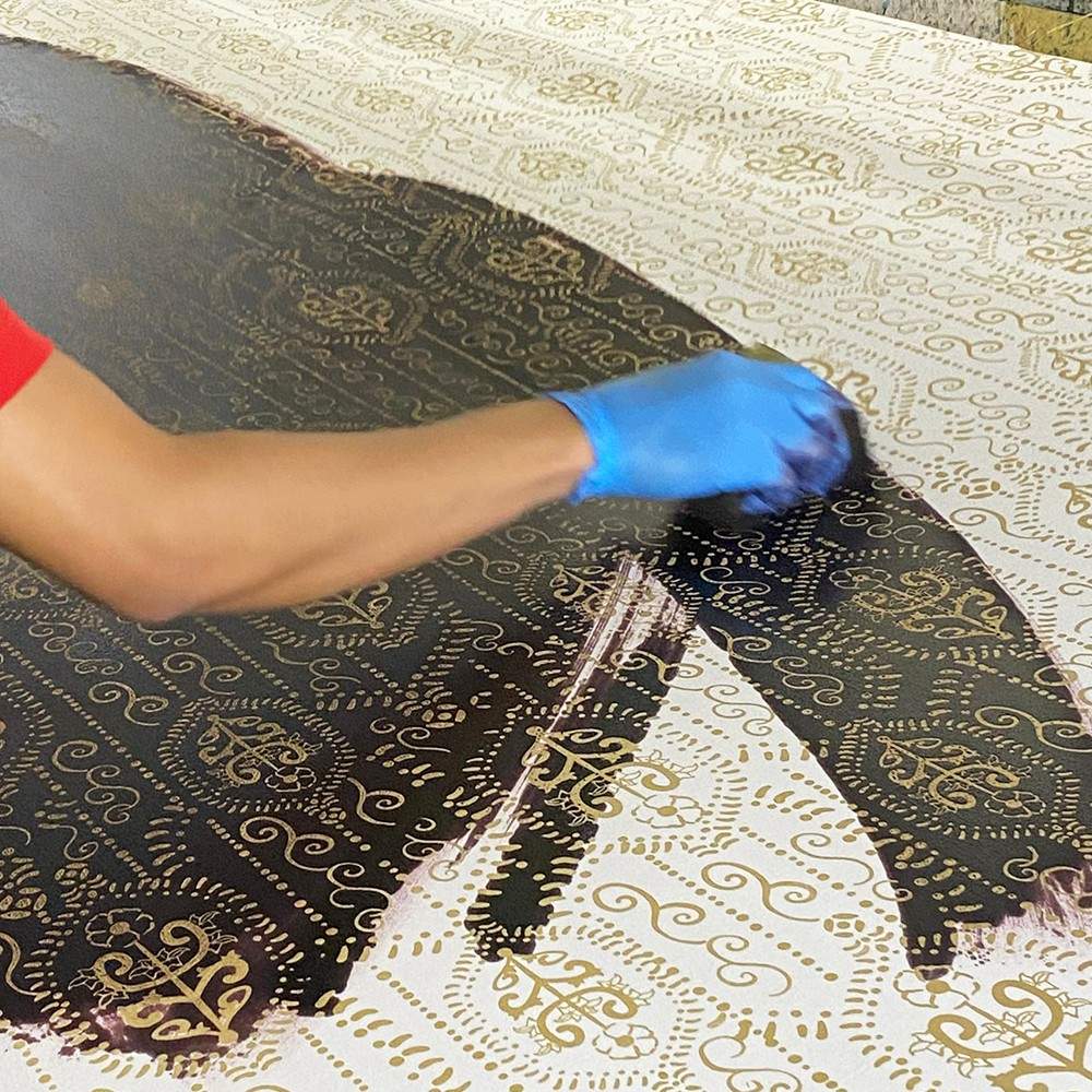 artisan photo of the garnet petola being made 