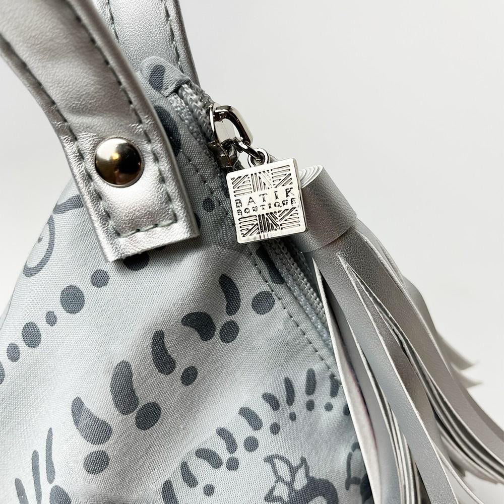 Ketupat Bag in grey Petola close up of the batik boutique pendant 