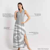 Woman wearing a gray dress with floral patterns on a white background
MAXIDRESS_SILVERROSE.