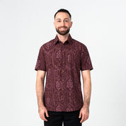 Man wearing the men's shirt Garnet Petola  front view 