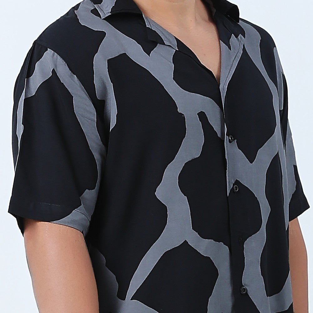 Close up image of the Men's cuban in jet chain 