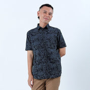 Model wearing the jet rumpai facing forward 