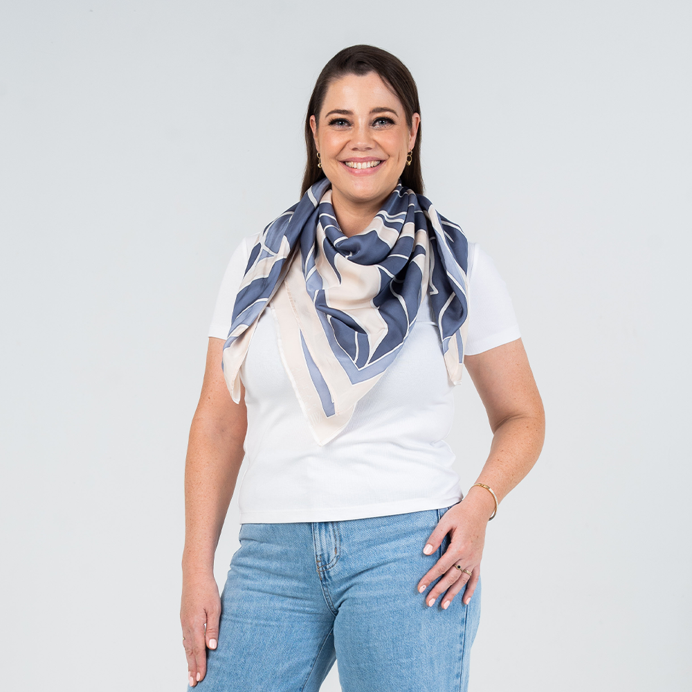 Scarf_LavenderPalma_Lifestyle.png