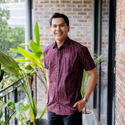 (SALE) Men's Classic Batik Shirt - Garnet Petola
