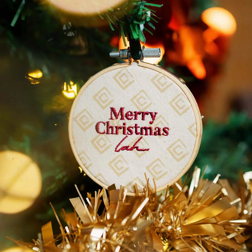 ChristmasOrnaments_EmbroideryHoop_MerryChristmasLah_Lifestyle1